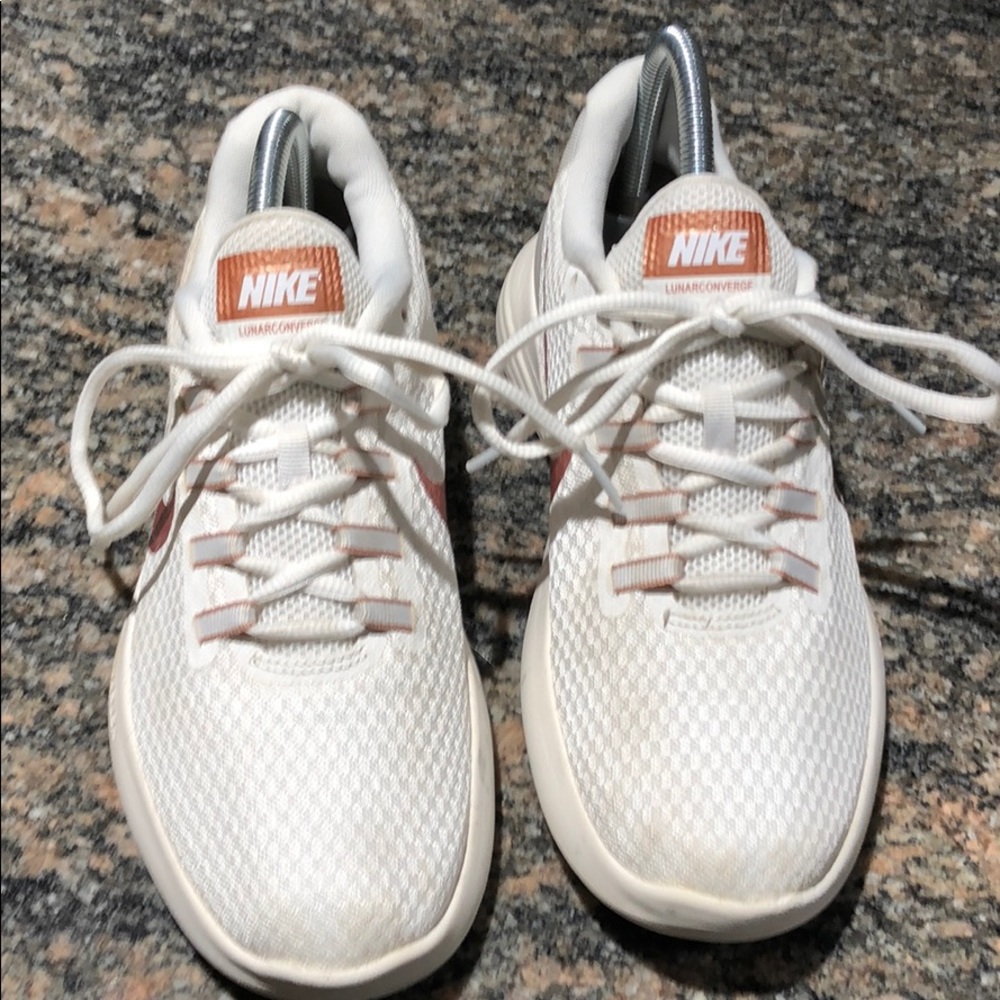 NIKE WOMENS RUNNING SHOES 8.5